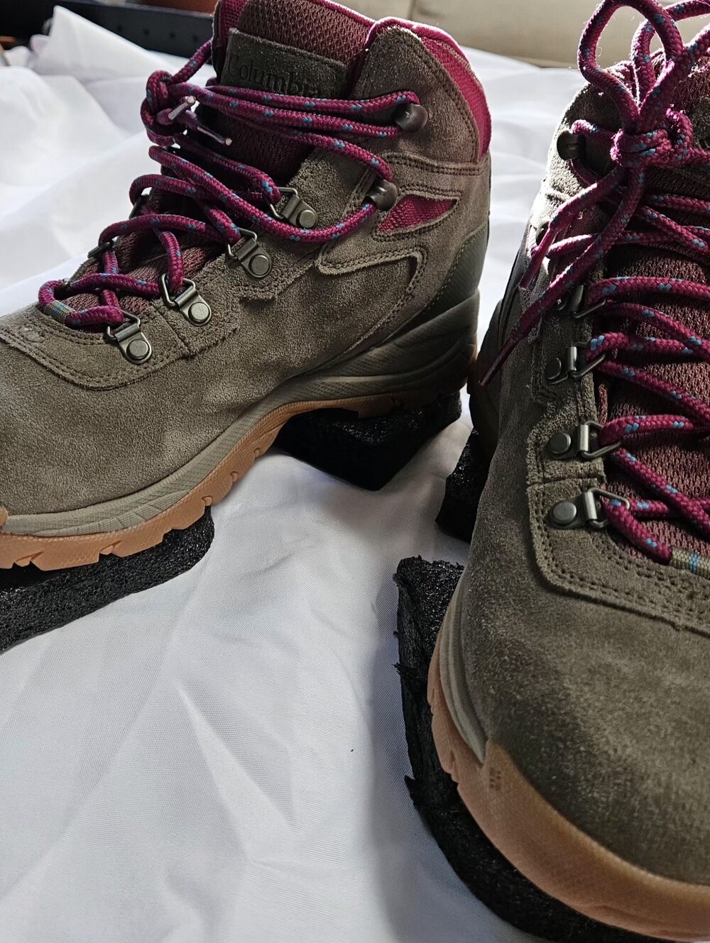 Columbia Women's Olive Suede Lace-Up Boots with Burgundy Laces - Picture 3 of 7